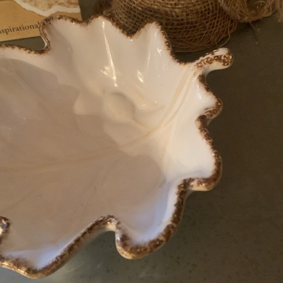 Pottery Barn, Oak Maple Leaf Harvest Acorn serving bowl. 1 bowl 8 inches long. - Picture 3 of 6